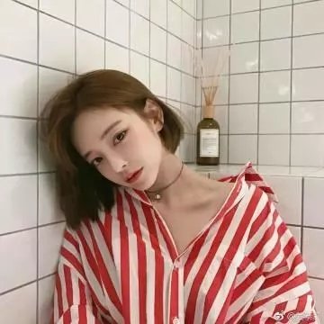 公寓里的两个女人