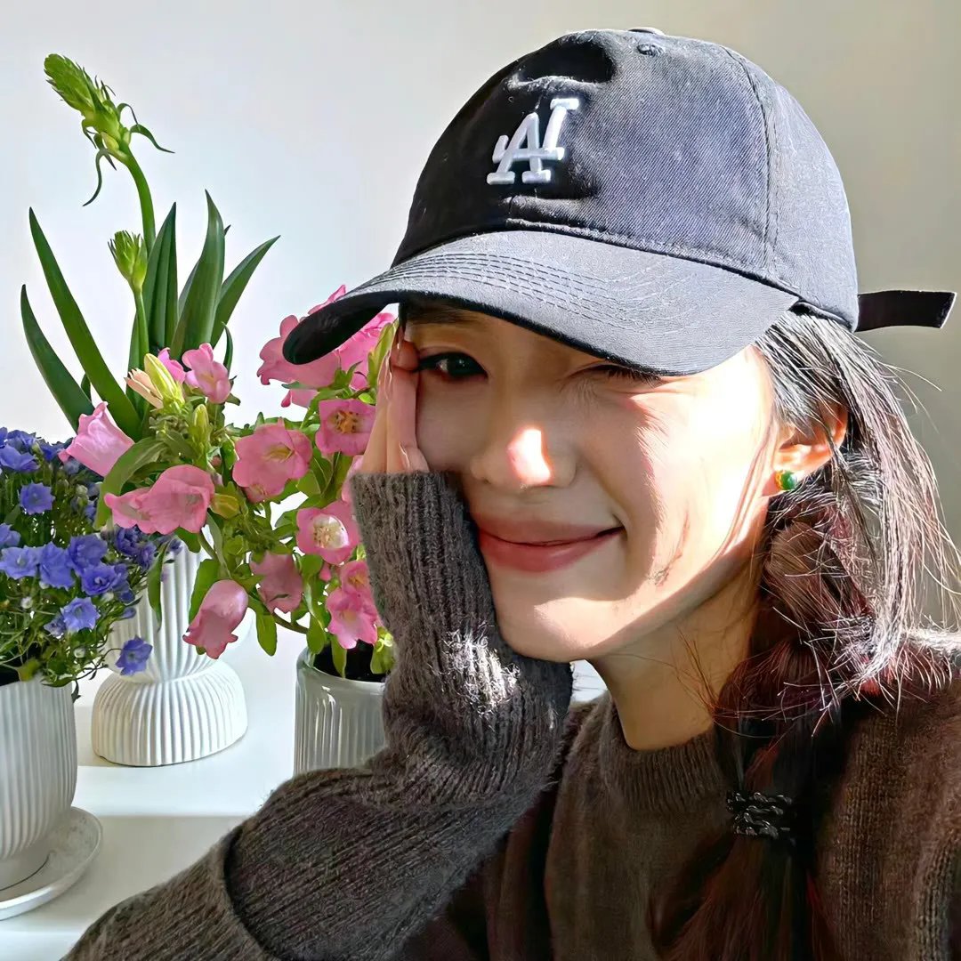 看她轻轻的飞起
